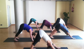 UNA SESIÓN DE YOGA EN AIGUAJOC