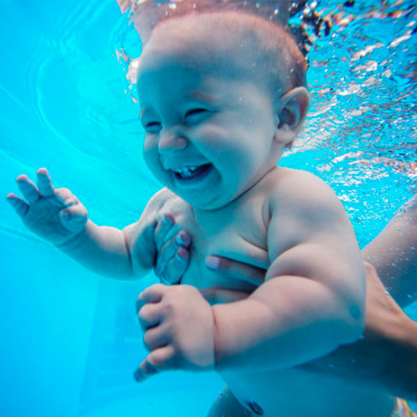 natación para bebés en aiguajoc