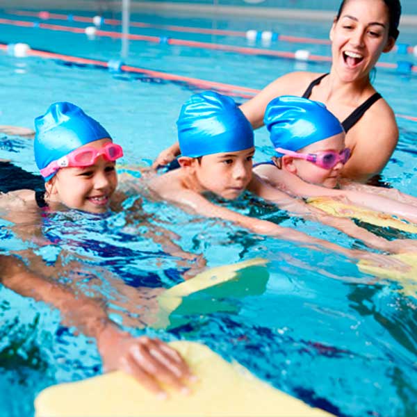 clases natación para niños en aiguajoc