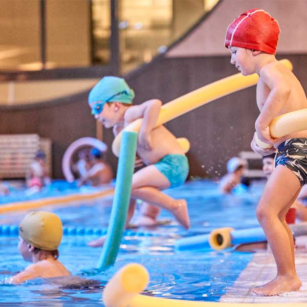 clases natación para niños en aiguajoc